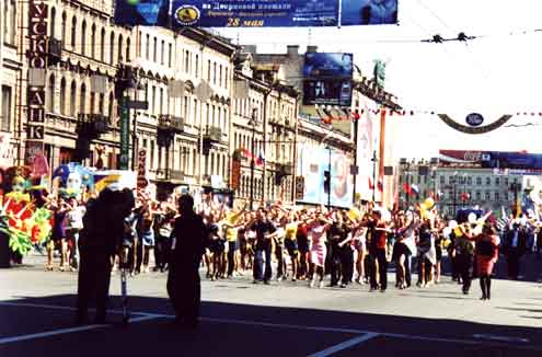Первое участие ЛК в карнавальном шествии, посвящённом Дню города в 2003г